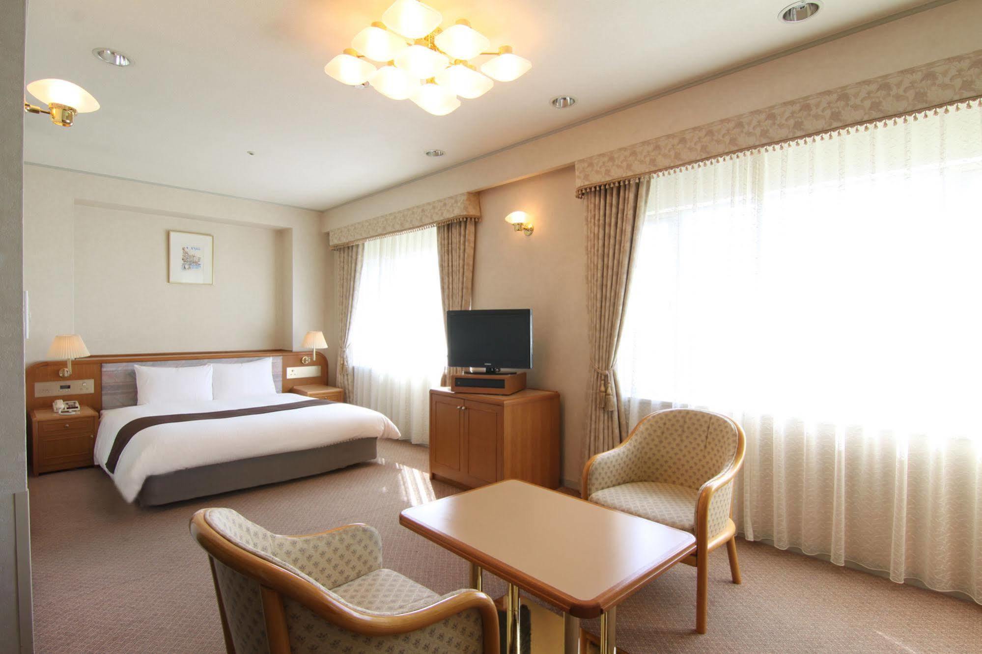 Hotel Green Tower Makuhari Chiba Buitenkant foto