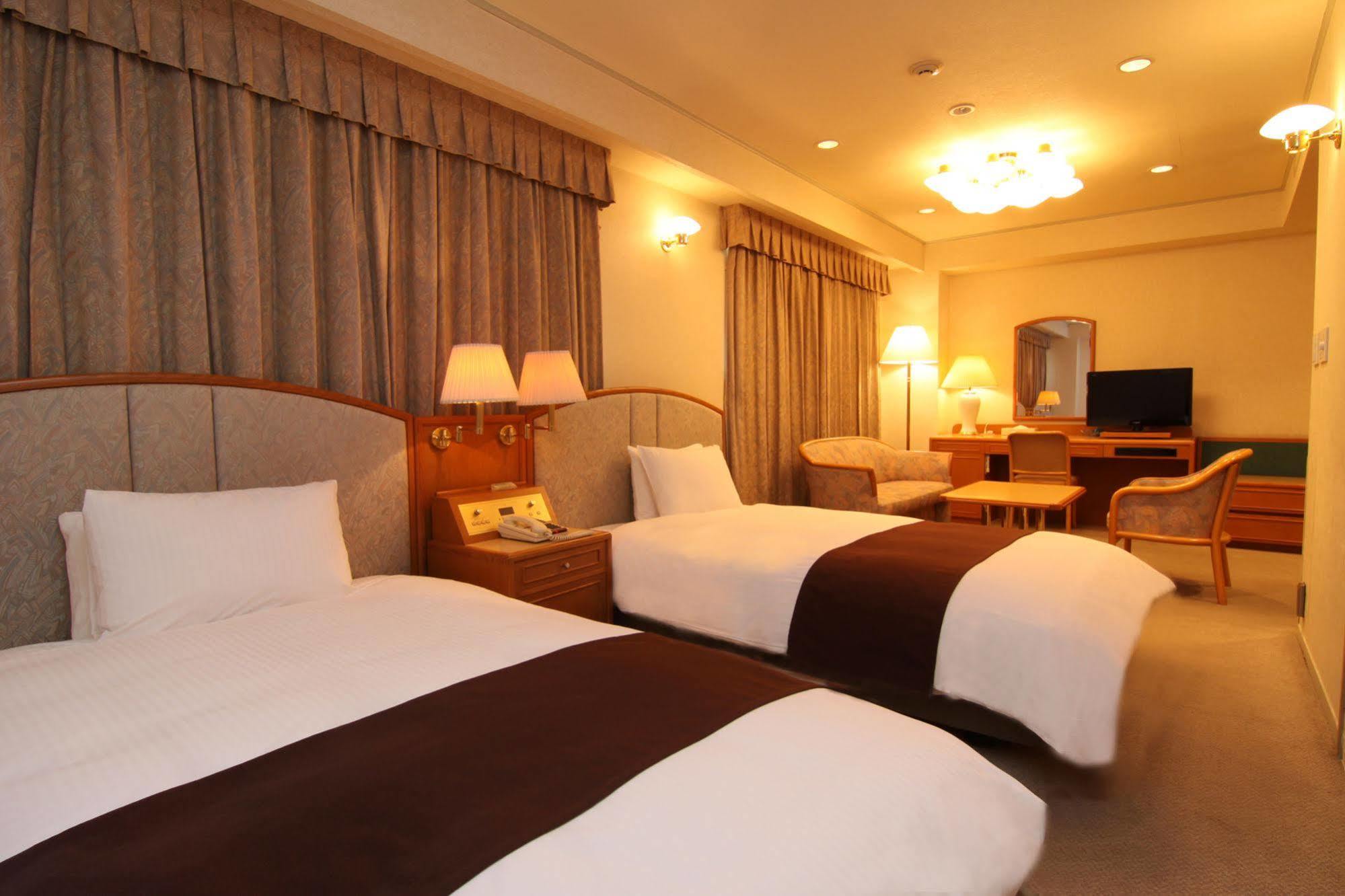 Hotel Green Tower Makuhari Chiba Buitenkant foto